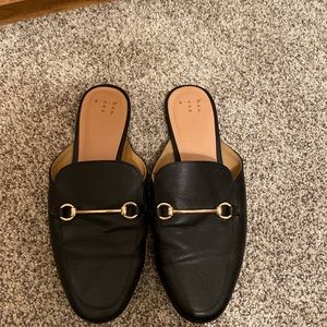 Womens black loader mule with gold accent - black